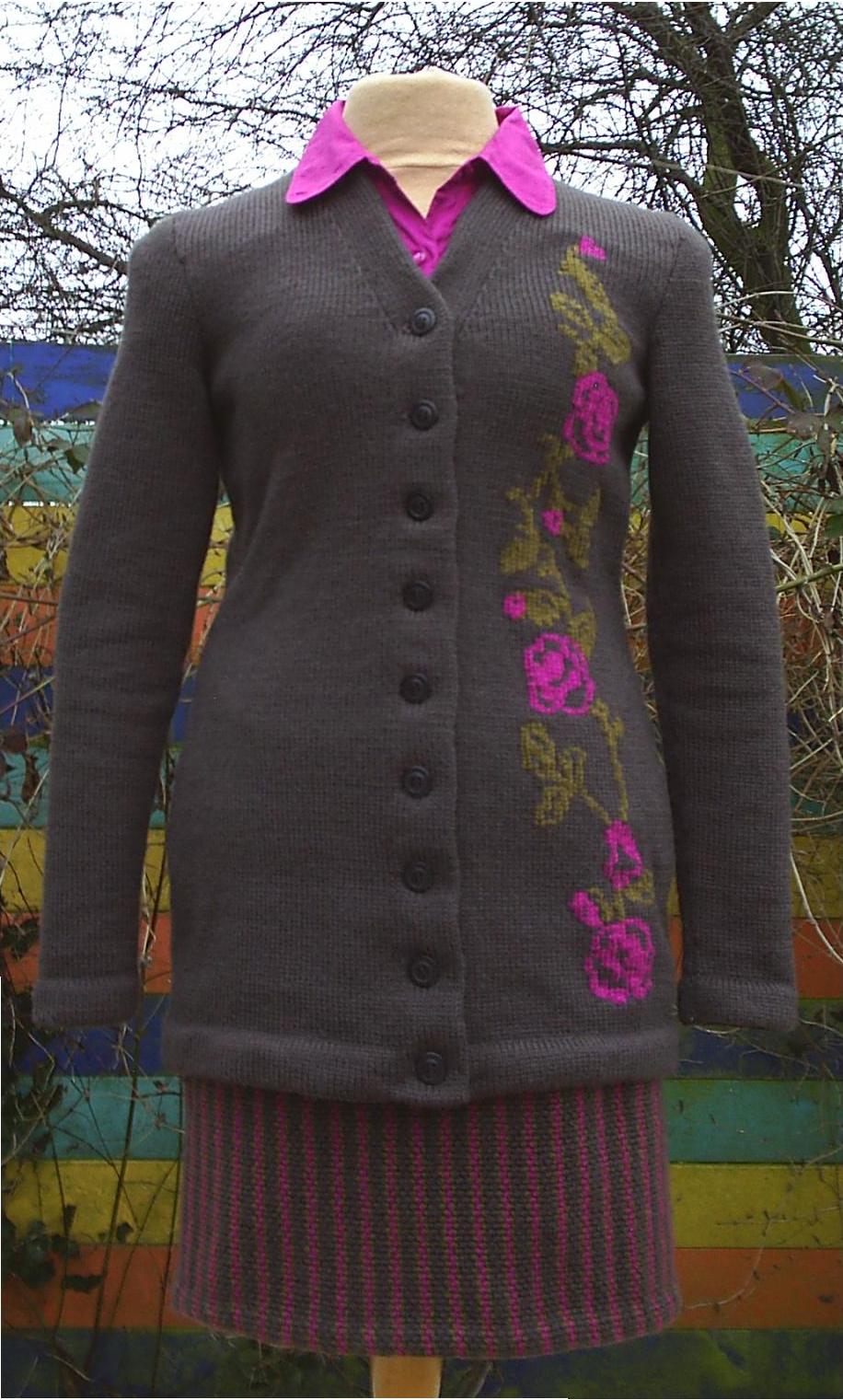 bruin vest m bloemen-rokje weefbreien.JPG