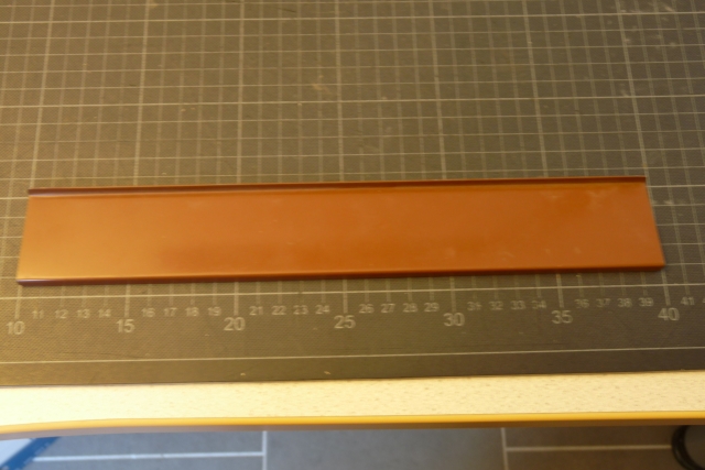Bild 2 (geändert): Metallschiene, 30 cm lang, 5 cm breit, an den Enden umgebogen