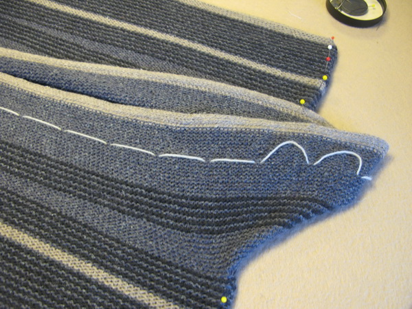 Keil im Übergang zum Kragen - seitlich