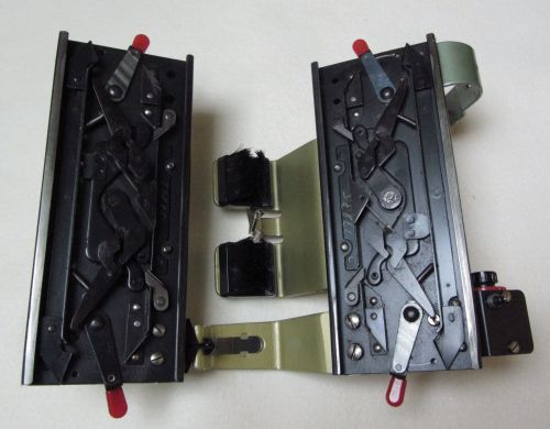 vorderer Schlitten li, hinterer Schlitten re. // beide Unterseite