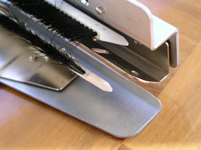 detail - fehlt hier die Halterunf für die Abstreifschwingen?